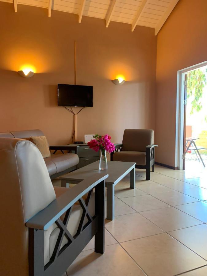 Centrally Located Spacious Apartment Willemstad Bagian luar foto