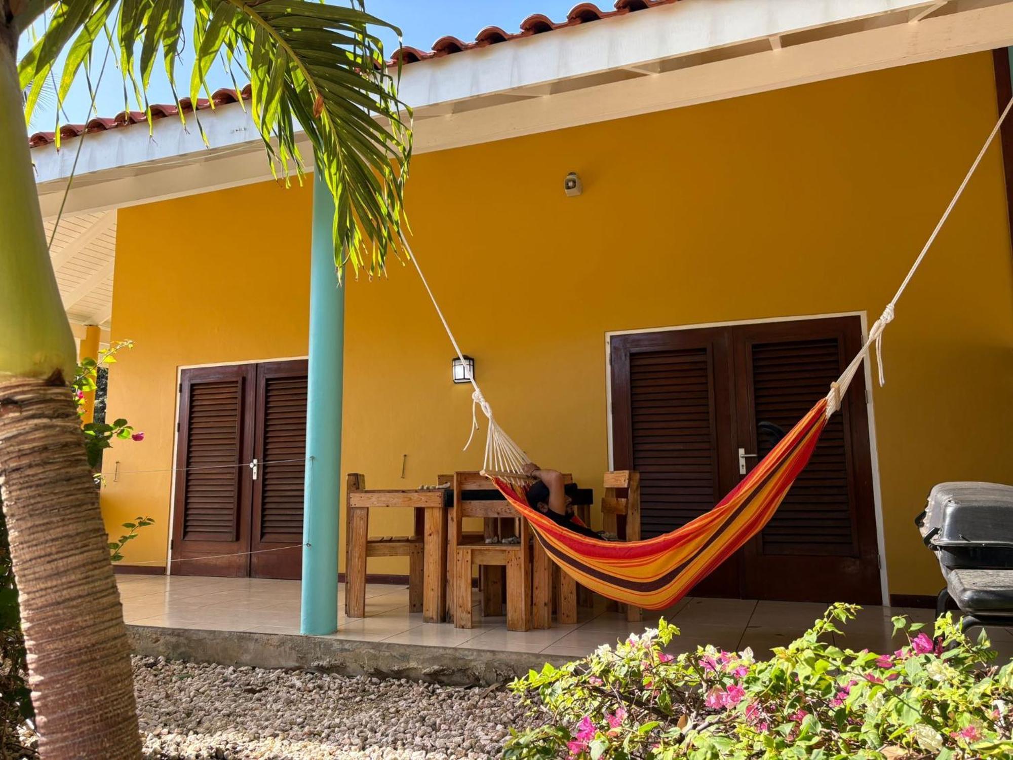 Centrally Located Spacious Apartment Willemstad Bagian luar foto